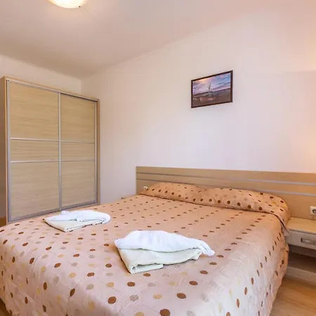 Apartment Mirage Of A *